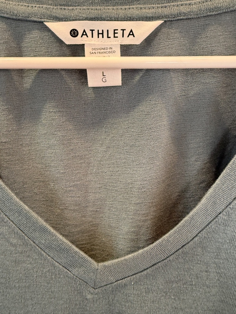 Athleta Breezy Scoop Short Sleeve V Neck Tee, Size Large - Picture 3 of 3